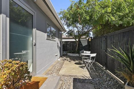 Photo of property in 22 Sackville Street, Fitzroy, New Plymouth, 4312
