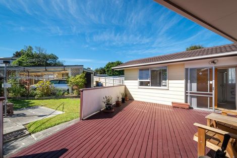 Photo of property in 6 Pankhurst Place, Sunnyvale, Auckland, 0612