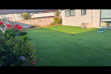 Photo of property in 33 Pepene Avenue, Takanini, 2112