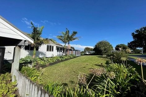 Photo of property in 1 Gosford Drive, Botany Downs, Auckland, 2010