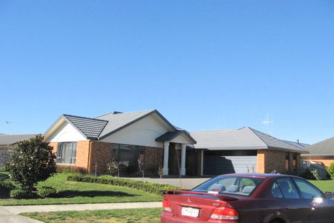 Photo of property in 15 Waipuna Place, Rototuna, Hamilton, 3210