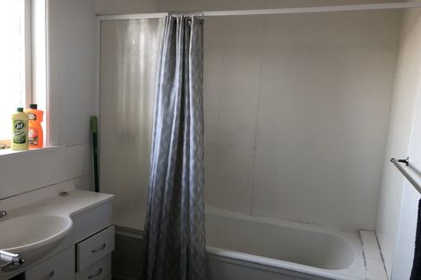 Photo of property in 964 East Coast Road, Northcross, Auckland, 0632