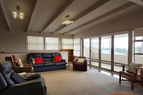 Photo of property in 42 Jans Terrace, Oakura, 4314