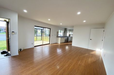 Photo of property in 1/73 Butley Drive, Farm Cove, Auckland, 2012