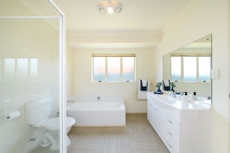 Photo of property in 17 Brookside Close, Highbury, Palmerston North, 4412