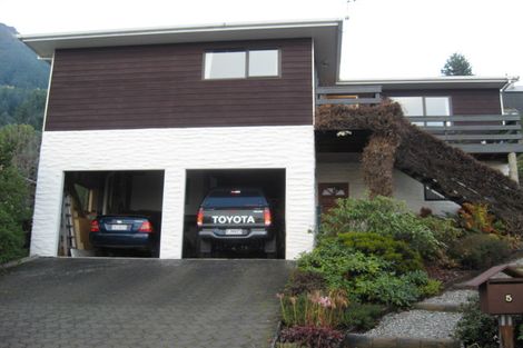 Photo of property in 5 Cameron Place, Fernhill, Queenstown, 9300