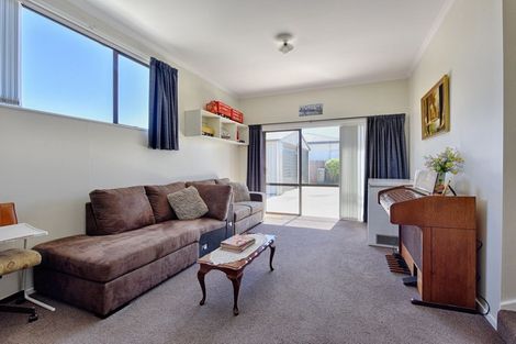 Photo of property in 2 Merlin Place, Gore, 9710