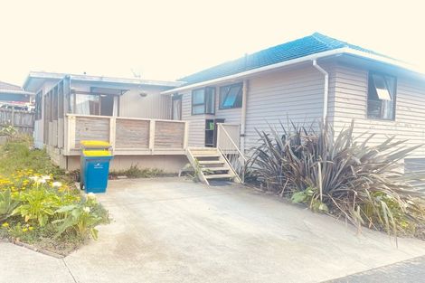 Photo of property in 9 Humphrey Kemp Avenue, Henderson, Auckland, 0612