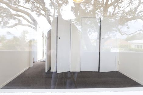 Photo of property in 4/77 Old Lake Road, Narrow Neck, Auckland, 0624