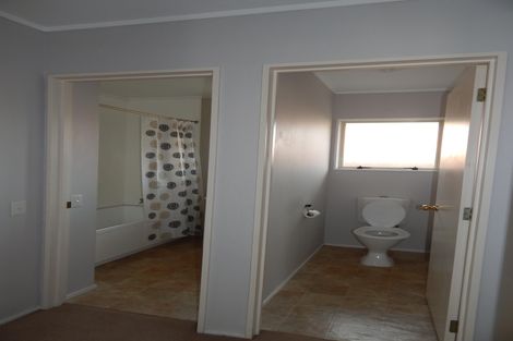 Photo of property in 1/2 Lowburn Place, Clover Park, Auckland, 2019