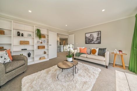 Photo of property in 29 Mt Marua Drive, Timberlea, Upper Hutt, 5018