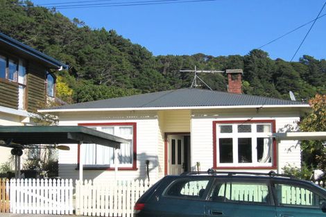 Photo of property in 12 Matipo Street, Eastbourne, Lower Hutt, 5013