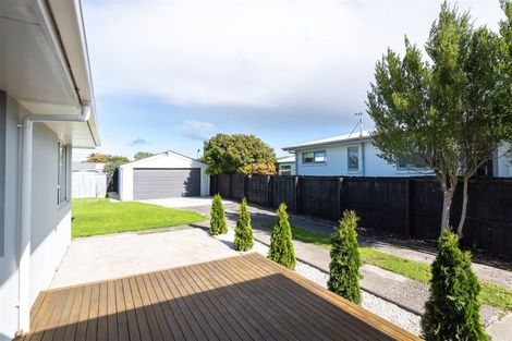 Photo of property in 15 Royal Park Drive, Parklands, Christchurch, 8083