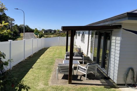 Photo of property in 2 Huarahi Pai Road, Huapai, Kumeu, 0810