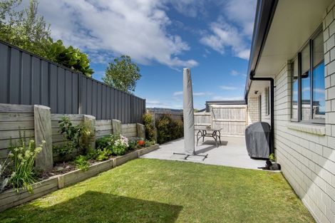 Photo of property in Waterview Estate, 32/4 Greystone Place, Omokoroa, 3114