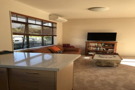 Photo of property in 14 Maryann Place, Greenhithe, Auckland, 0632