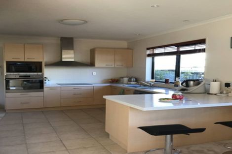 Photo of property in 14 Maryann Place, Greenhithe, Auckland, 0632