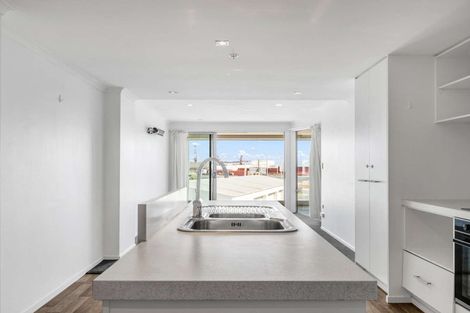 Photo of property in Algarve Apartments, 215/332 Maunganui Road, Mount Maunganui, 3116