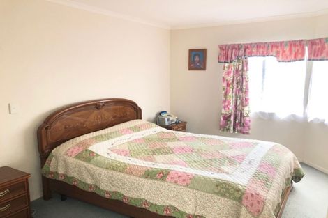 Photo of property in 33a Oakwood Grove, Eastern Beach, Auckland, 2012
