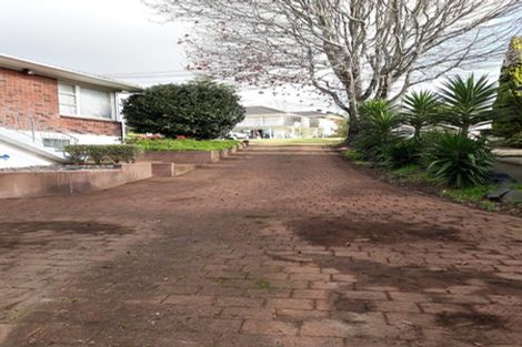 Photo of property in 24 Lynmore Drive, Hillpark, Auckland, 2102