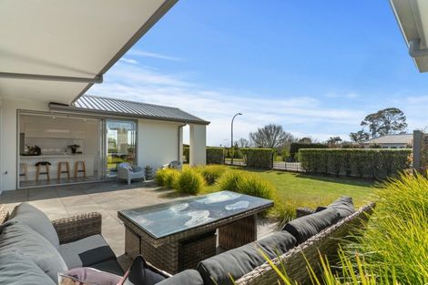 Photo of property in 1 Charlotte Drive, Omokoroa, 3114