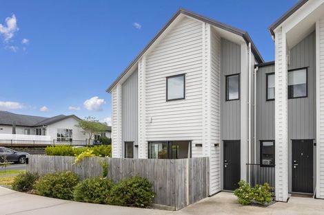Photo of property in 1 Papa Orchard Drive, Kumeu, 0810