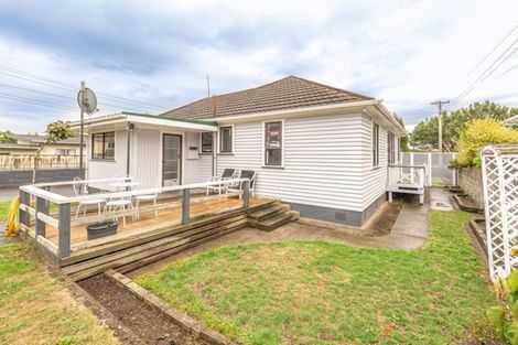 Photo of property in 9 Swiss Avenue, Gonville, Whanganui, 4501