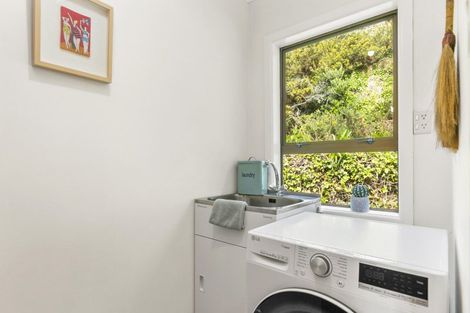 Photo of property in 24 Southern Cross Crescent, Island Bay, Wellington, 6023
