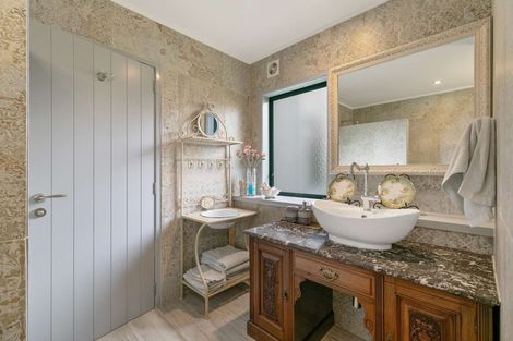 Photo of property in 103 Centennial Drive, Whitianga, 3510