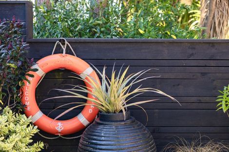 Photo of property in 5 Te Ara Crescent, Diamond Harbour, Lyttelton, 8971