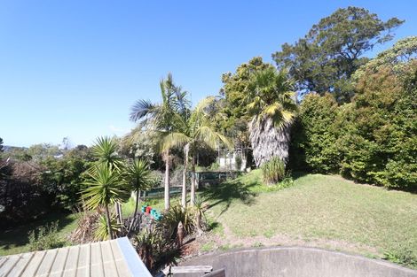 Photo of property in 11 Ellice Road, Totara Vale, Auckland, 0629