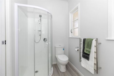 Photo of property in 2 Old Farm Road, Hamilton East, Hamilton, 3216