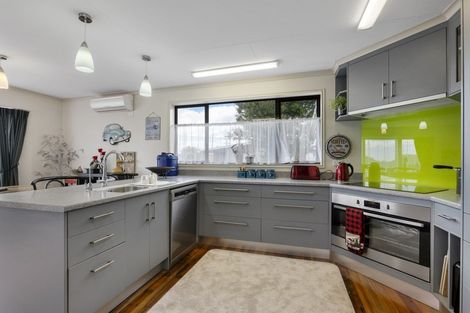 Photo of property in 44 Kent Terrace, Midhirst, Stratford, 4394