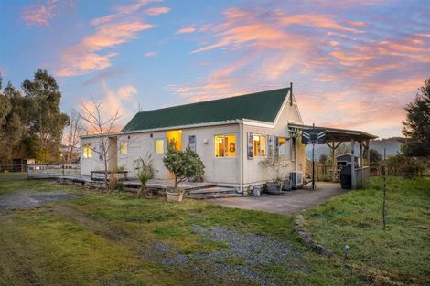 Photo of property in 38 Pencarrow Crescent, Wainuiomata, Lower Hutt, 5014