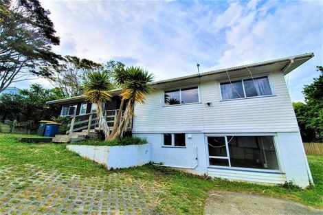 Photo of property in 28 Easton Park Parade, Glenfield, Auckland, 0629