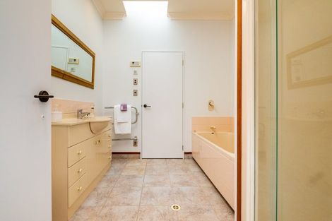 Photo of property in 20b Seapoint Road, Bluff Hill, Napier, 4110