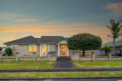 Photo of property in 2 Amadeus Place, Northpark, Auckland, 2013