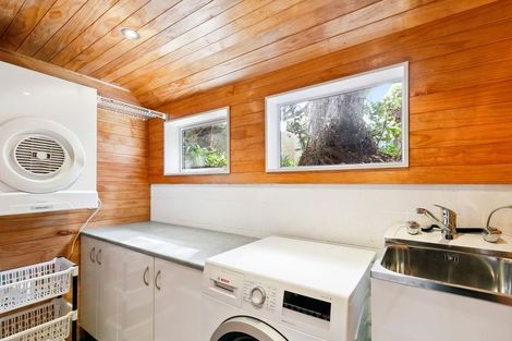 Photo of property in 3 Countess Close, Maupuia, Wellington, 6022