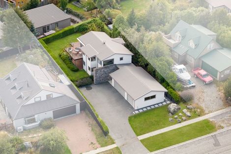 Photo of property in 23 Cedar Drive, Kelvin Heights, Queenstown, 9300