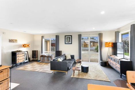 Photo of property in 146c High Street, Oxford, 7430