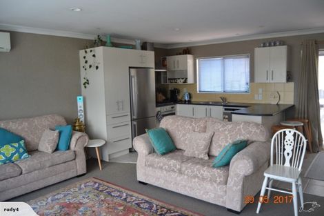 Photo of property in 9 Edgware Road, West Harbour, Auckland, 0618