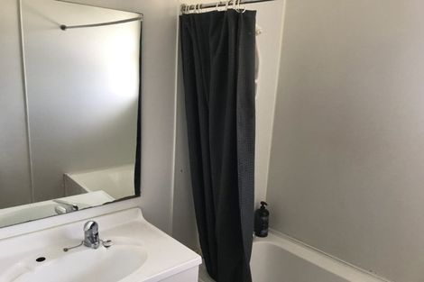 Photo of property in 4 Hereford Street, Te Atatu Peninsula, Auckland, 0610