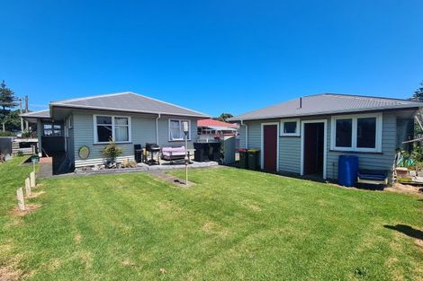 Photo of property in 17 Fox Street, Opunake, 4616