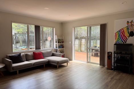 Photo of property in 66 Harrowglen Drive, Northcross, Auckland, 0630