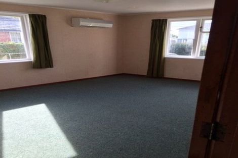 Photo of property in 27 Auburn Avenue, Upper Riccarton, Christchurch, 8041