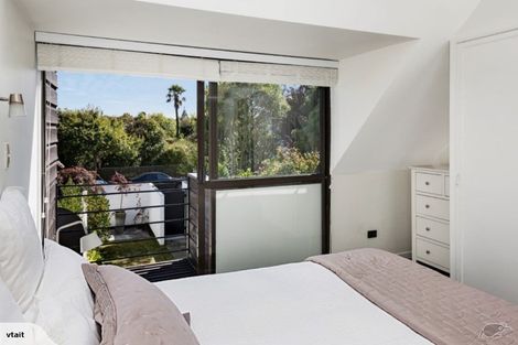 Photo of property in 94b Aikmans Road, Merivale, Christchurch, 8014