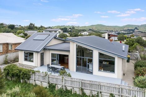 Photo of property in 9 Greenstone Place, Aotea, Porirua, 5024