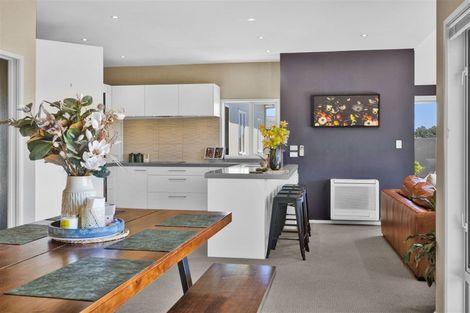 Photo of property in 10 Sampson Avenue, Waiwhakaiho, New Plymouth, 4312