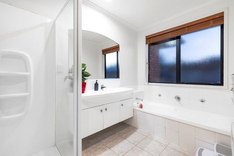 Photo of property in 23 Seabreeze Place, Papamoa Beach, Papamoa, 3118