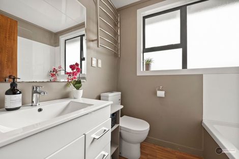 Photo of property in 378 Cambridge Terrace, Naenae, Lower Hutt, 5011